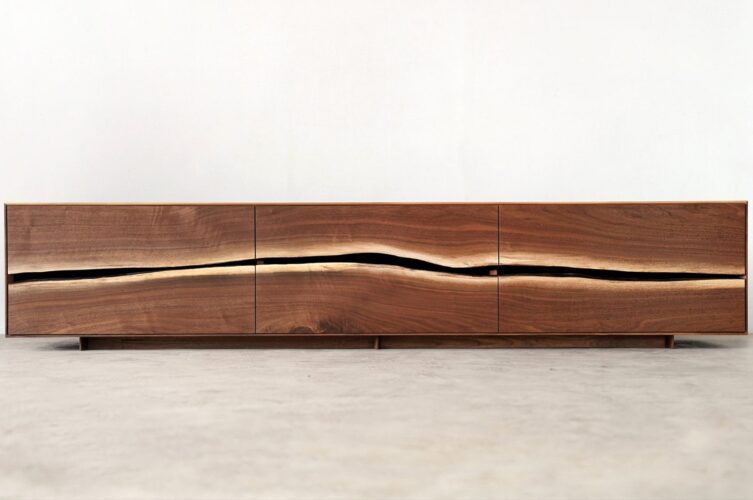 Esta coleção de móveis minimalistas de madeira celebra o grão natural e a textura da madeira Esta coleção de móveis minimalistas de madeira celebra o grão natural e a textura da madeira