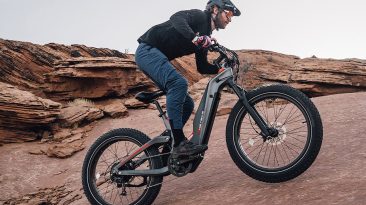 Esta bicicleta elétrica de fibra de carbono tem motor de 750 W e alma de ATV