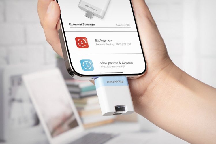 Pequeno dispositivo USB economiza quase US$ 1.000 por ano em armazenamento em nuvem ao fazer backup automático de suas fotos