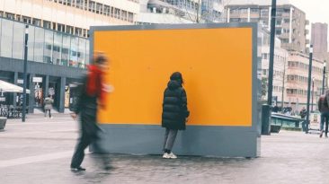Outdoor com cheiro de batata frita tenta você a ir ao McDonald's
