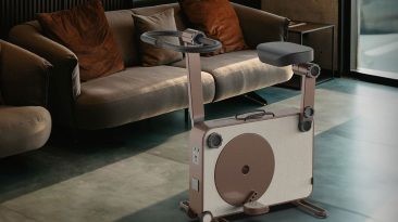 Este exercitador movido a pedal é o seu banco de energia portátil para apagões